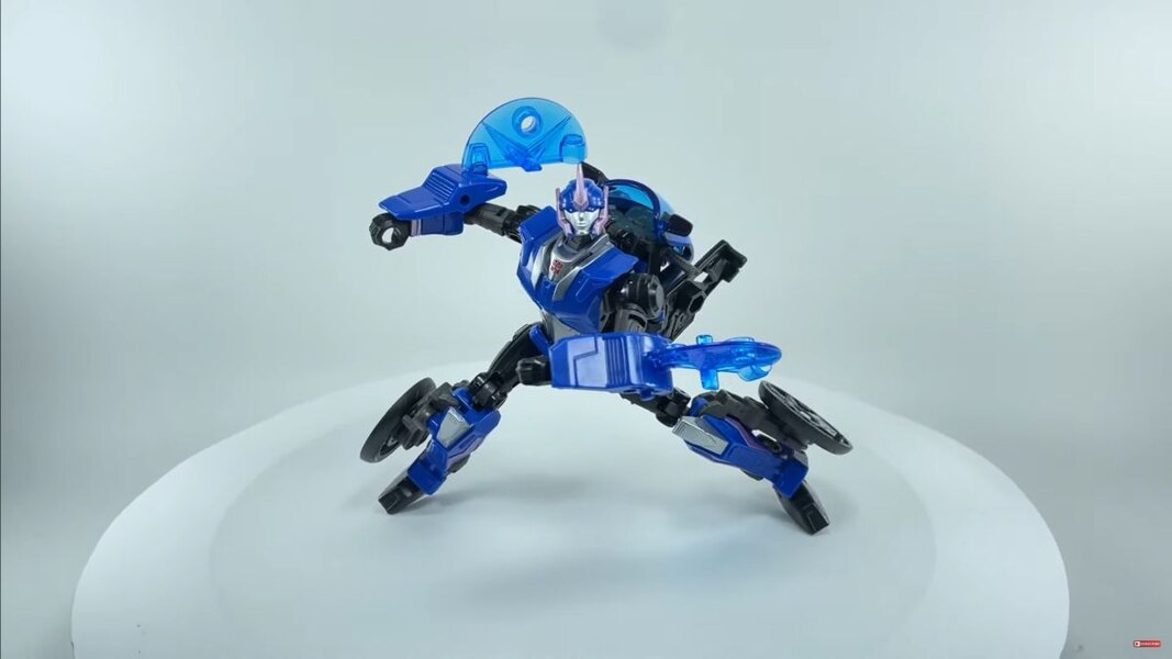 Transformers Legacy Prime Arcee In Hand Image  (14 of 23)